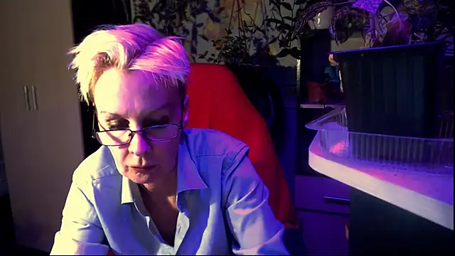 HelgaHimmell online show from August 2026 06:17:01 PM
