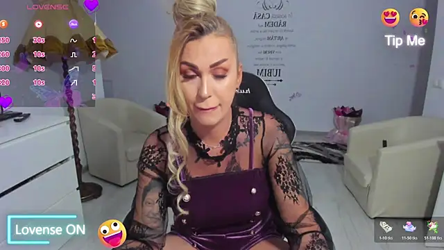 GlossyDiamondX online show from April 2026 07:00:01 PM