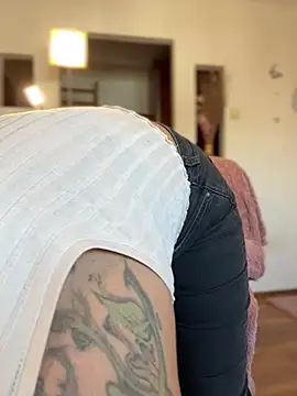 Hotmomcheckk  online show from February 2025 09:43:01 AM