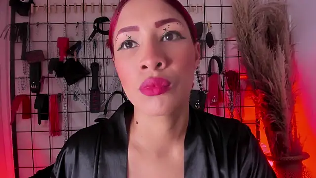 charrlotte quinn online show from November 2025 02:49:01 PM