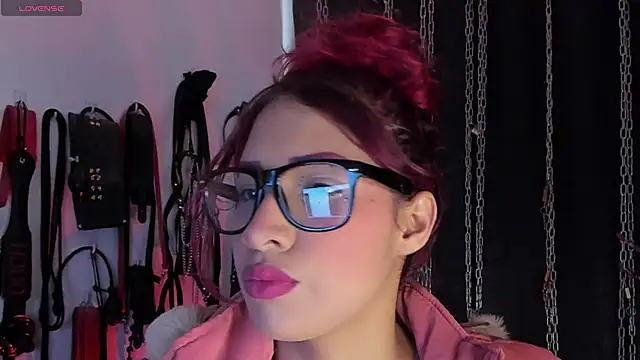 Snapshot of charrlotte_quinn chatting on July 2026 10:09:02 PM charrlotte quinn online show from July 2026 10:09:02 PM
