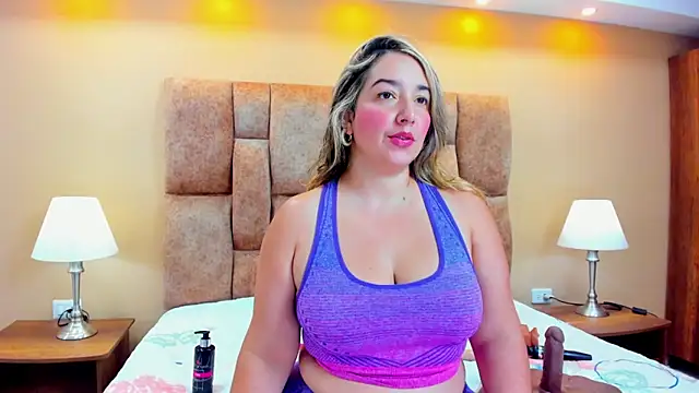 MiiaHot online show from February 2026 07:45:01 PM