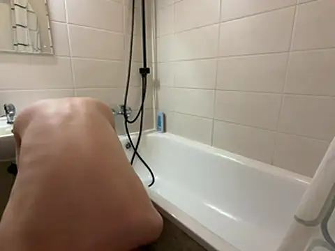 czruz online show from April 2026 09:39:33 PM