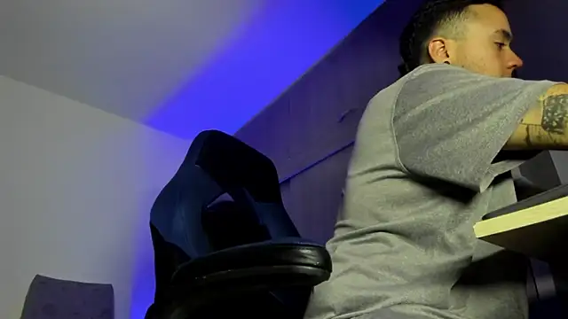 Snapshot of male_pussy chatting on November 2025 04:01:02 AM male pussy online show from November 2025 04:01:02 AM