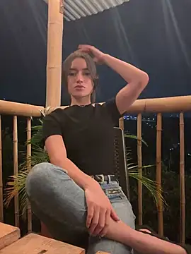 Snapshot of SaraWilliamss_ chatting on December 2024 03:56:02 AM SaraWilliamss online show from December 2024 03:56:02 AM