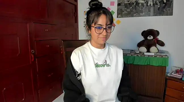 Isabellaa22 1 online show from December 2024 10:18:02 PM