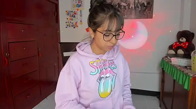 Isabellaa22 1 online show from February 2025 12:39:01 PM