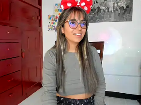 Isabellaa22 1 online show from February 2025 04:36:01 PM