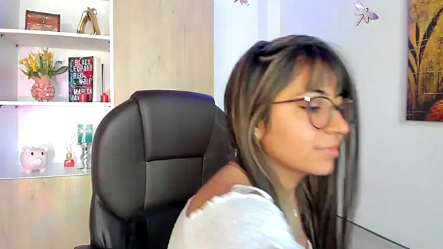 Isabellaa22 1 online show from February 2025 03:21:01 PM