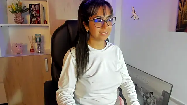 Isabellaa22 1 online show from February 2025 03:06:02 AM