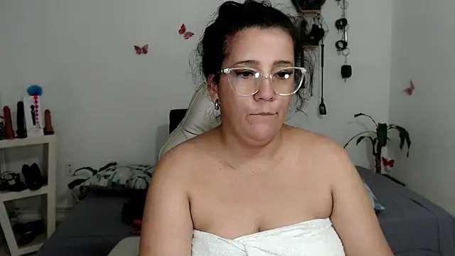 mom hot   online show from October 2025 09:01:01 PM