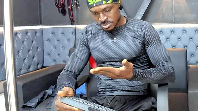 Terrance z online show from November 2025 07:18:01 PM