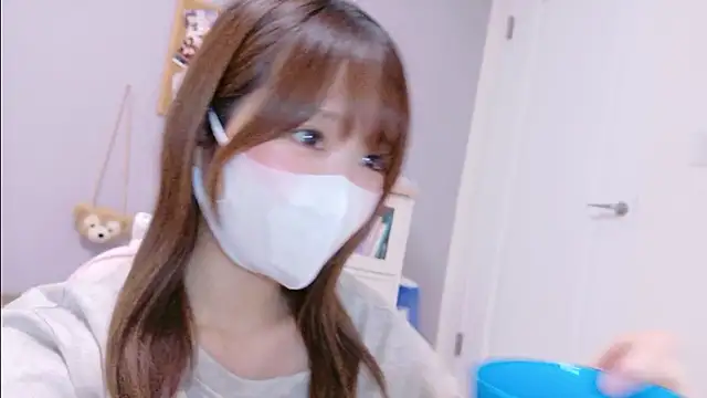 Yui-Ch online show from November 2025 01:21:02 PM