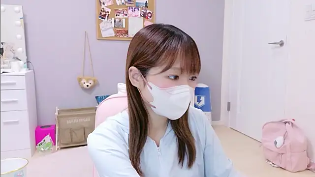 Yui-Ch online show from November 2025 12:00:02 PM