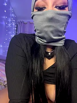 kamila french online show from November 2025 12:11:02 AM