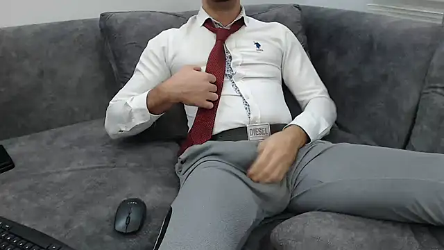 Naughtb0y online show from November 2025 11:05:01 PM