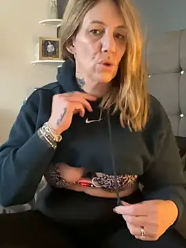 Snapshot of blondebitch2 chatting on January 2025 02:28:02 PM blondebitch2 online show from January 2025 02:28:02 PM