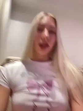 LuisaBecker online show from December 2024 05:48:01 PM