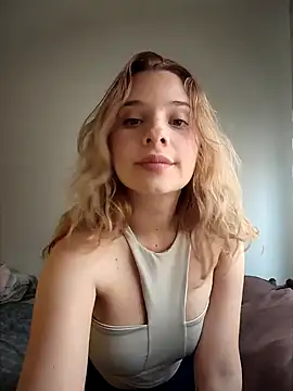 Sophy Bunny online show from December 2024 07:23:01 PM