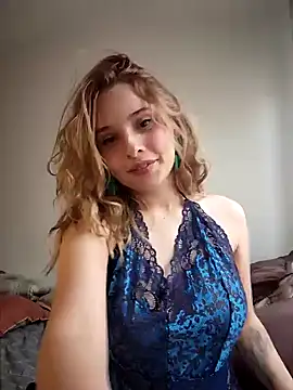 Sophy Bunny online show from December 2024 07:23:01 PM