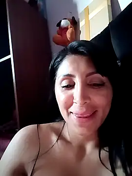 Snapshot of tiffani__love chatting on October 2025 10:21:01 PM tiffani love online show from October 2025 10:21:01 PM