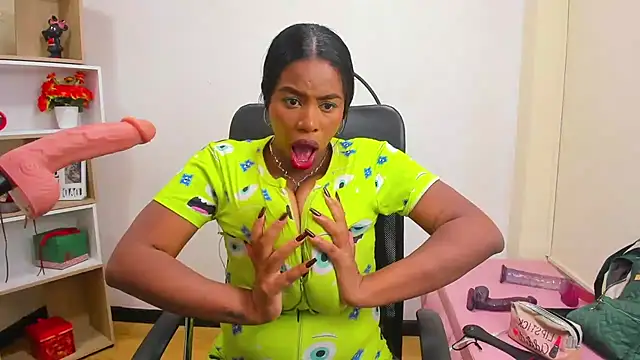 sammanta boobs online show from January 2025 05:17:02 PM