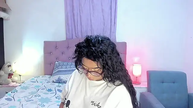 Snapshot of Latinabombsheell chatting on June 2026 04:37:01 AM Latinabombsheell online show from June 2026 04:37:01 AM