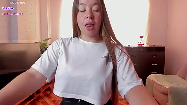 Simply Zoe   online show from February 2025 06:00:02 PM