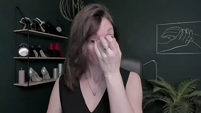 VivianWILD online show from November 2025 06:56:02 AM