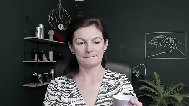 Snapshot of VivianWILD chatting on June 2026 09:14:01 AM VivianWILD online show from June 2026 09:14:01 AM