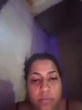 Giselabrunette25 online show from May 2026 11:03:02 PM