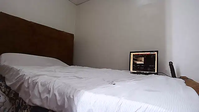 Snapshot of shoshortyy chatting on November 2025 07:01:02 PM shoshortyy online show from November 2025 07:01:02 PM