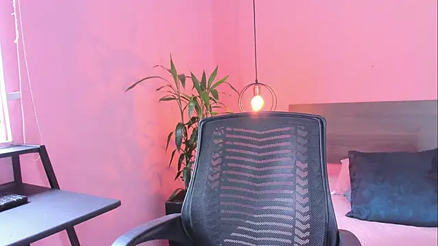 Snapshot of Alana_Suares1 chatting on March 2025 06:10:02 PM Alana Suares1 online show from March 2025 06:10:02 PM