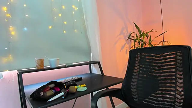 Snapshot of Alana_Suares1 chatting on October 2025 08:39:02 PM Alana Suares1 online show from October 2025 08:39:02 PM