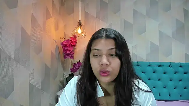 Snapshot of LindaBreeS chatting on June 2026 01:47:01 PM LindaBreeS online show from June 2026 01:47:01 PM