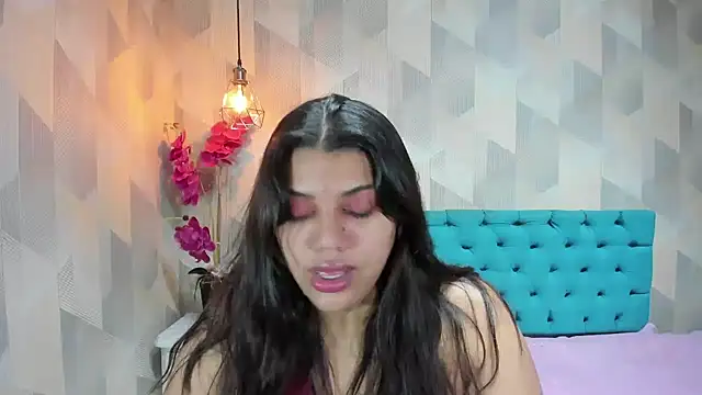 Snapshot of LindaBreeS chatting on June 2026 04:23:01 AM LindaBreeS online show from June 2026 04:23:01 AM