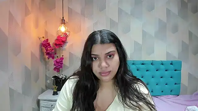 Snapshot of LindaBreeS chatting on June 2026 01:15:01 PM LindaBreeS online show from June 2026 01:15:01 PM
