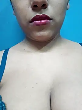 Snapshot of sexyindi_couple chatting on April 2026 02:41:01 PM sexyindi couple online show from April 2026 02:41:01 PM