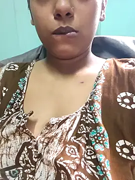 Snapshot of sexyindi_couple chatting on April 2026 06:29:02 AM sexyindi couple online show from April 2026 06:29:02 AM
