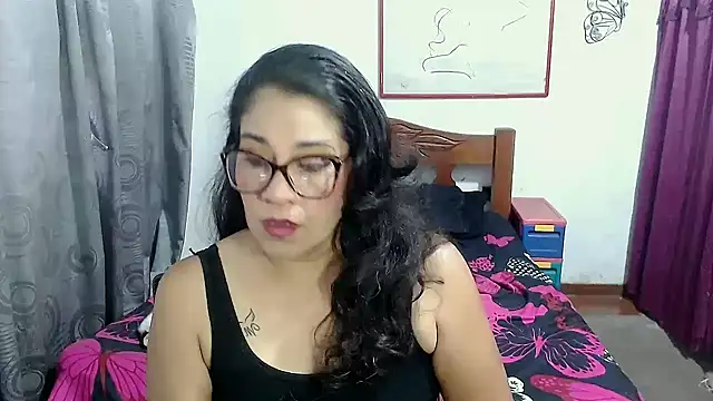 Mistresskloe01 online show from October 2025 12:24:01 PM