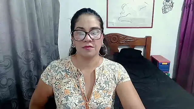 Mistresskloe01 online show from November 2025 12:48:02 PM