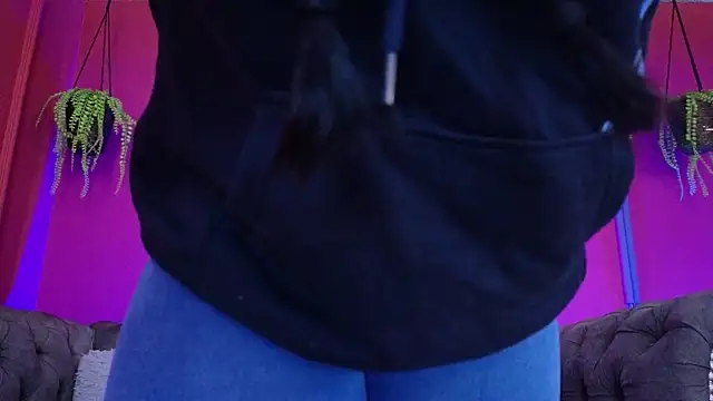 Julieta Russell online show from April 2026 11:54:02 AM