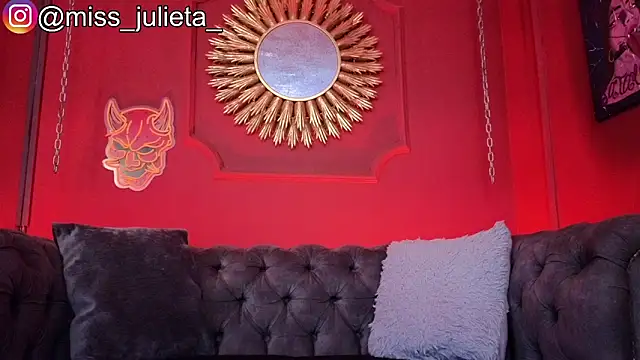 Julieta Russell online show from May 2026 11:41:02 AM
