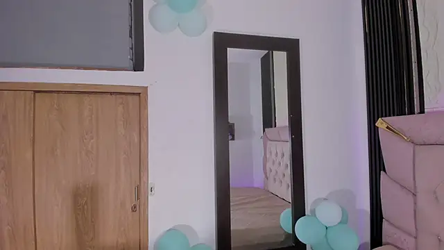 Snapshot of laurem-paulette chatting on February 2026 07:10:01 PM laurem-paulette online show from February 2026 07:10:01 PM