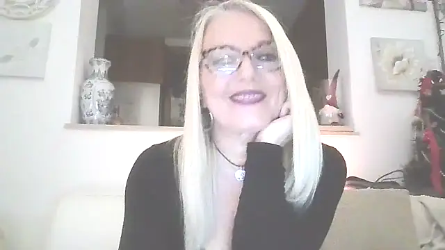 kikkastar online show from January 2026 08:33:01 PM