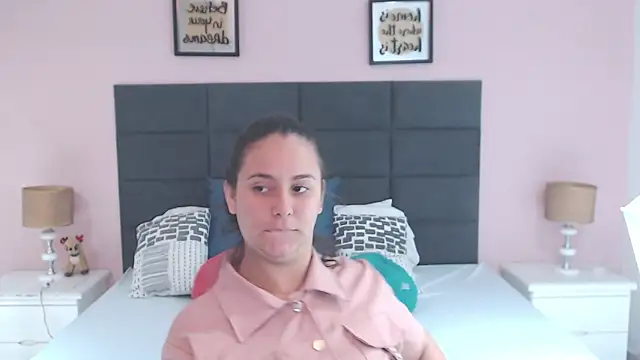 Snapshot of MadisonJenner chatting on December 2024 01:14:01 PM MadisonJenner online show from December 2024 01:14:01 PM