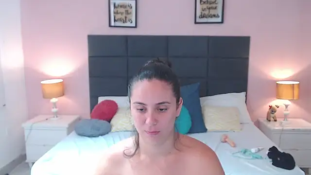 Snapshot of MadisonJenner chatting on February 2025 02:34:02 PM MadisonJenner online show from February 2025 02:34:02 PM