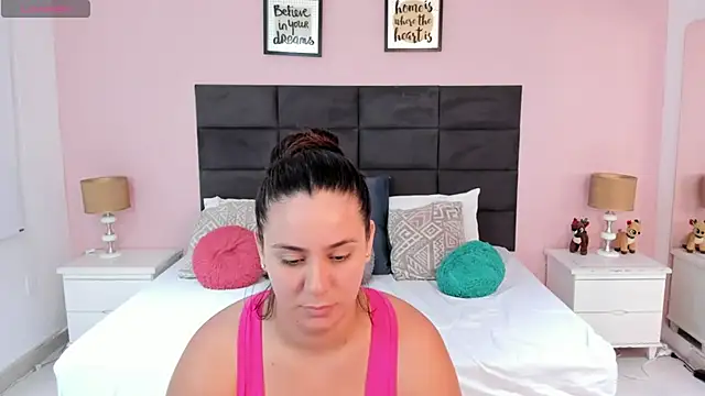 Snapshot of MadisonJenner chatting on November 2025 11:20:01 AM MadisonJenner online show from November 2025 11:20:01 AM