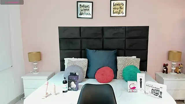 Snapshot of MadisonJenner chatting on November 2025 12:56:01 PM MadisonJenner online show from November 2025 12:56:01 PM