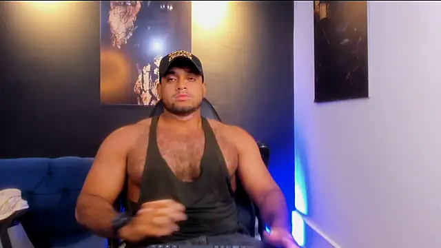 Big furry bear13 online show from November 2025 01:00:01 PM